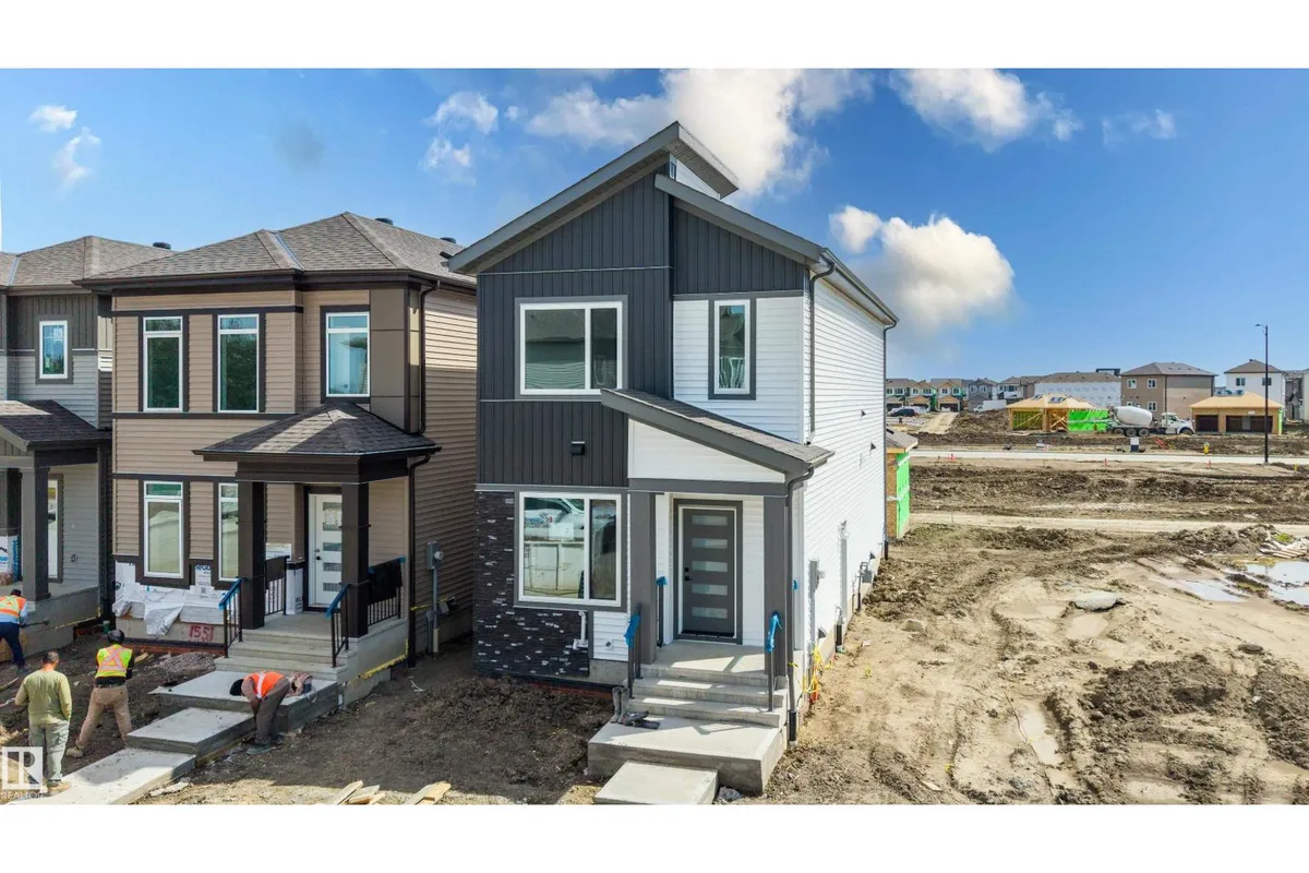 1547 211 ST NW exterior
