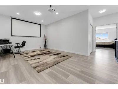 2912 12 AV NW photo 21