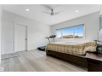 2912 12 AV NW photo 25