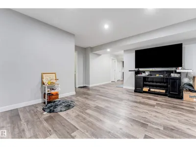 2912 12 AV NW photo 39
