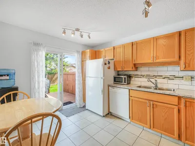 5749 189 ST NW photo 11