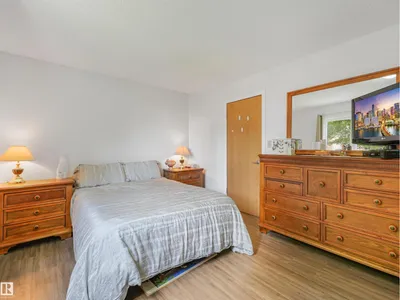 5749 189 ST NW photo 14