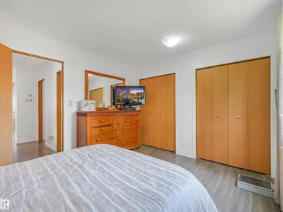 5749 189 ST NW photo 15