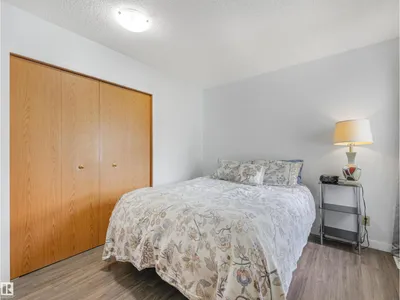 5749 189 ST NW photo 18