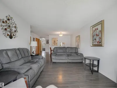 5749 189 ST NW photo 4
