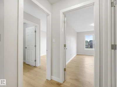 7327 24 AV SW photo 37