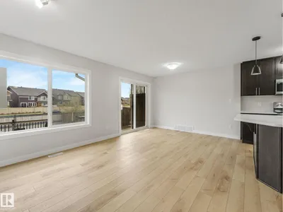 7327 24 AV SW photo 15