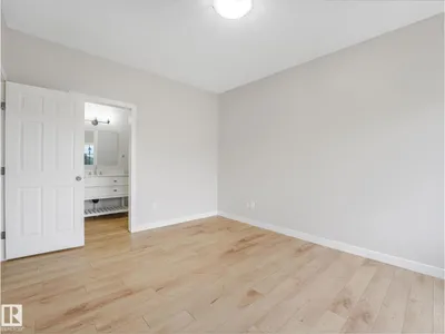7327 24 AV SW photo 27