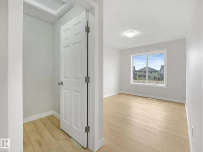7327 24 AV SW photo 38