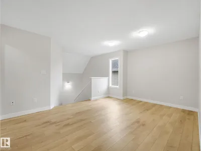 7327 24 AV SW photo 32