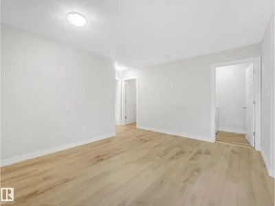 7327 24 AV SW photo 34