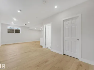 7327 24 AV SW photo 46