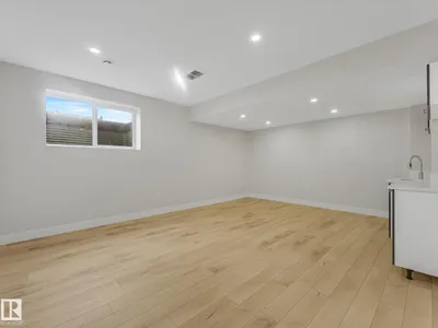 7327 24 AV SW photo 48