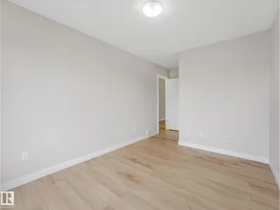 7327 24 AV SW photo 41