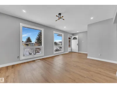 4320 74 ST NW photo 4