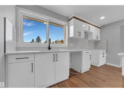 4320 74 ST NW photo 9