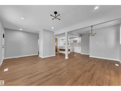 4320 74 ST NW photo 5
