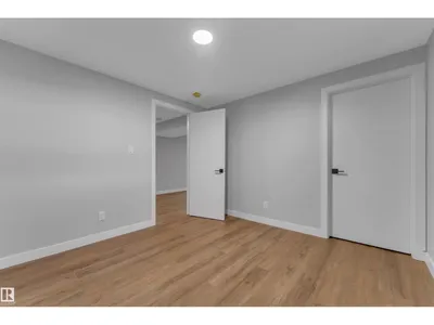 4320 74 ST NW photo 37