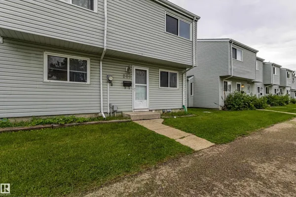 209 Dickinsfield CO NW photo 3