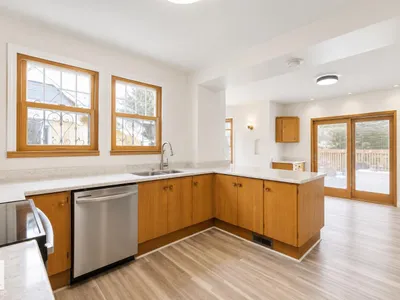 10438 133 Street NW photo 12