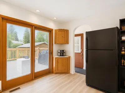 10438 133 Street NW photo 19