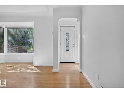 10508 67 AV NW NW photo 11