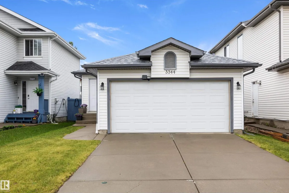 3344 24 AV NW exterior
