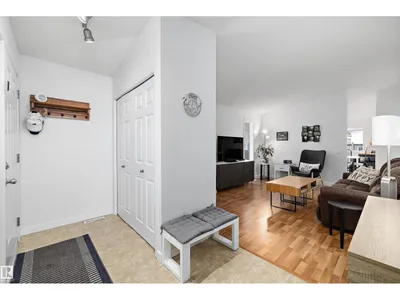 3344 24 AV NW photo 4