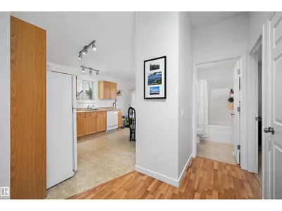 3344 24 AV NW photo 16