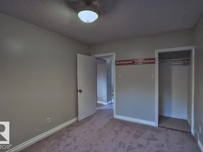 10026 87 AV NW photo 32