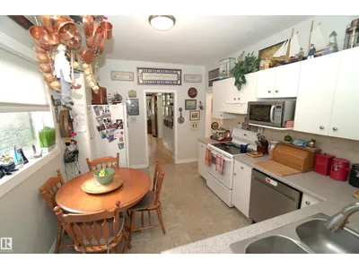 10026 87 AV NW photo 10