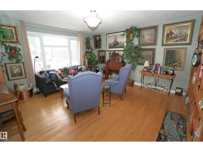 10026 87 AV NW photo 8