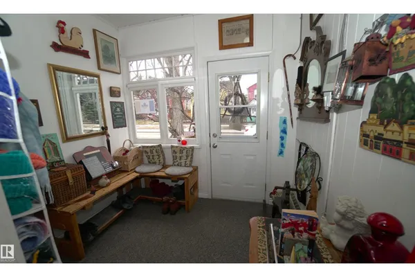 10026 87 AV NW photo 3