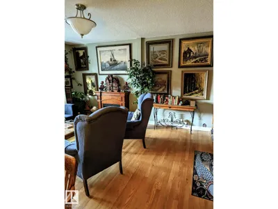 10026 87 AV NW photo 6