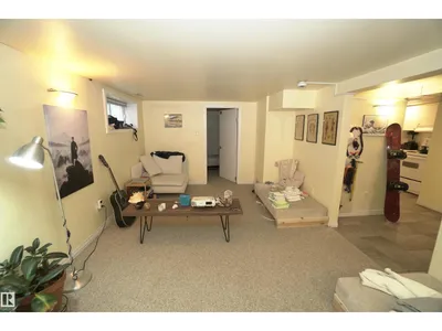 10026 87 AV NW photo 34