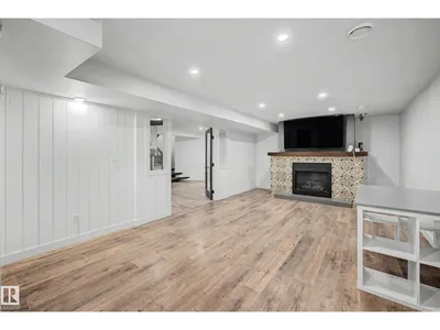162 Mission AV photo 48