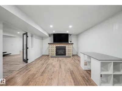 162 Mission AV photo 49