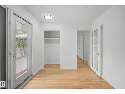 160 Mission AV photo 24