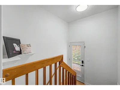 160 Mission AV photo 28