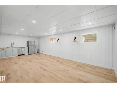 160 Mission AV photo 29