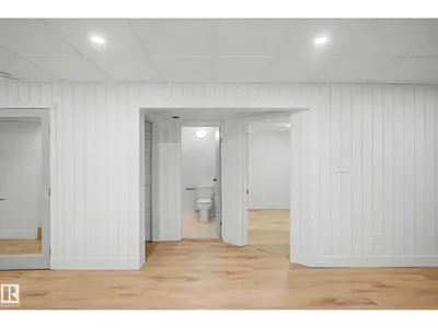 160 Mission AV photo 34