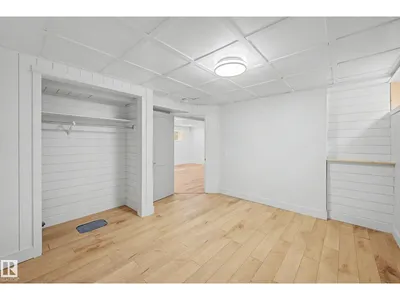 160 Mission AV photo 36