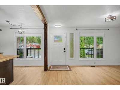 160 Mission AV photo 7
