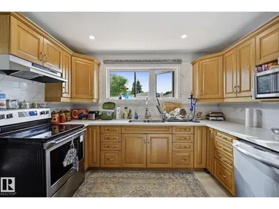 9302 165 ST NW photo 12