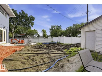 9302 165 ST NW photo 27