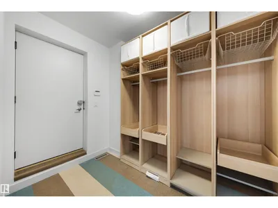 9342 83 AV NW photo 20