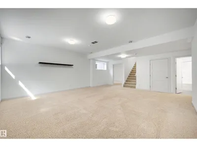 9342 83 AV NW photo 36
