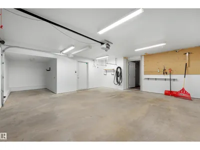 9342 83 AV NW photo 54