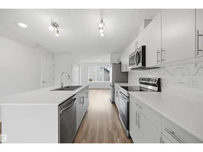 19112 22 AV NW photo 8
