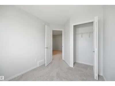 19112 22 AV NW photo 28